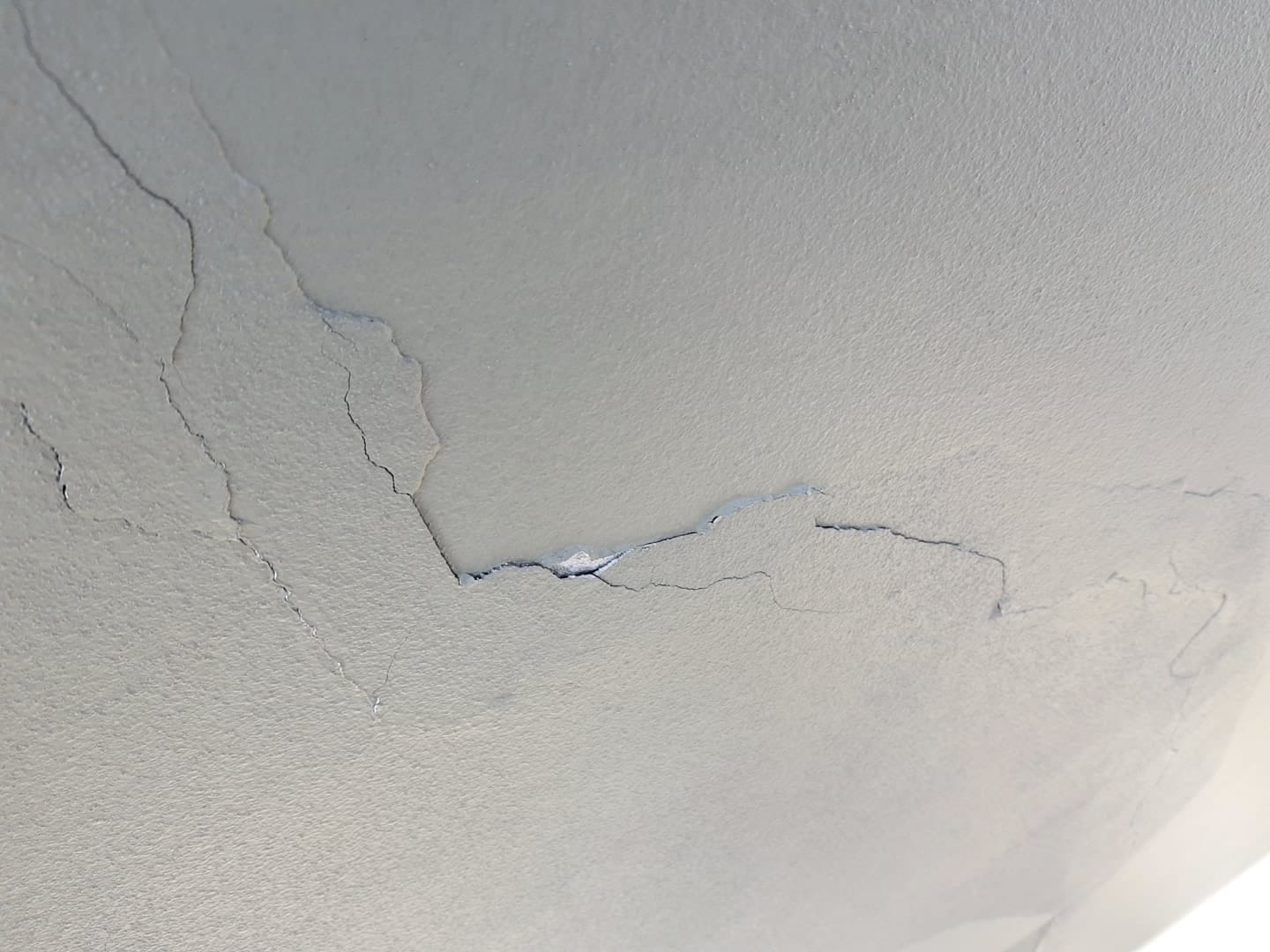 Hairline crack and render repair (1)